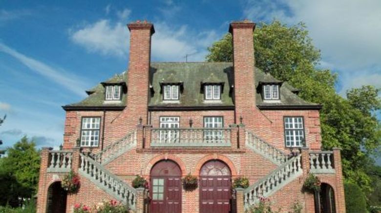 Llansantffraed Court Exterior
