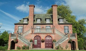 Llansantffraed Court