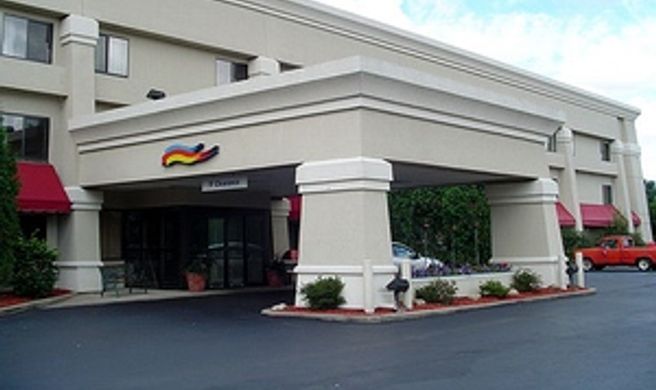 Baymont Inn & Suites Battle Creek / I-94 Exterior
