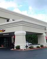 Baymont Inn & Suites Battle Creek / I-94