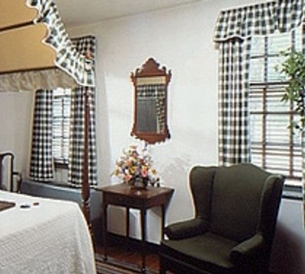 Colonial Houses Official Resort Hotel Room