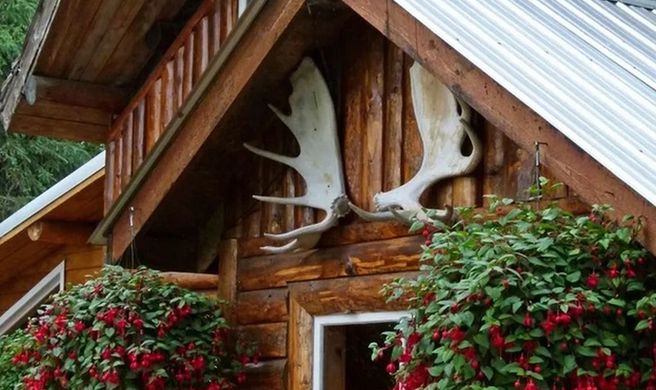 Riversong Lodge Exterior