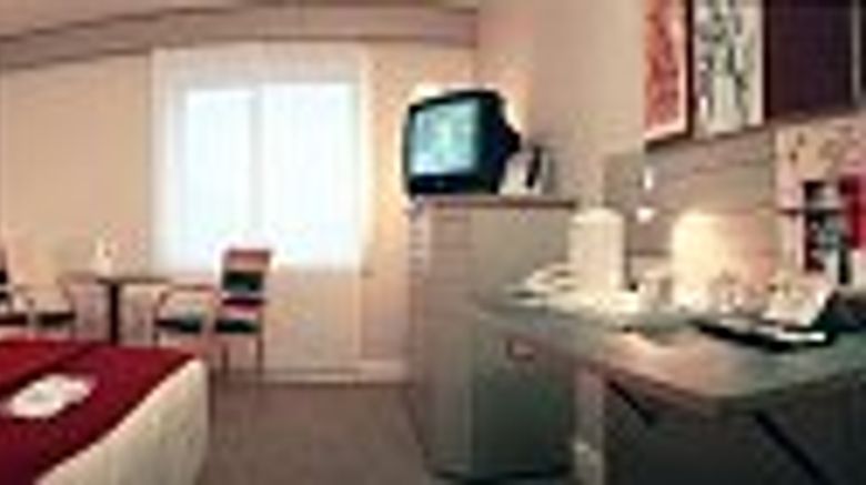 <b>Mercure Paris La Defense Grande Arche Room</b>