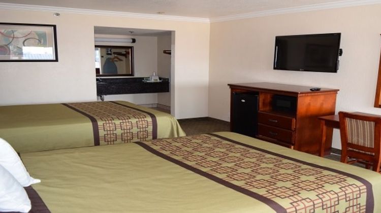 Budget Inn La Puente Room