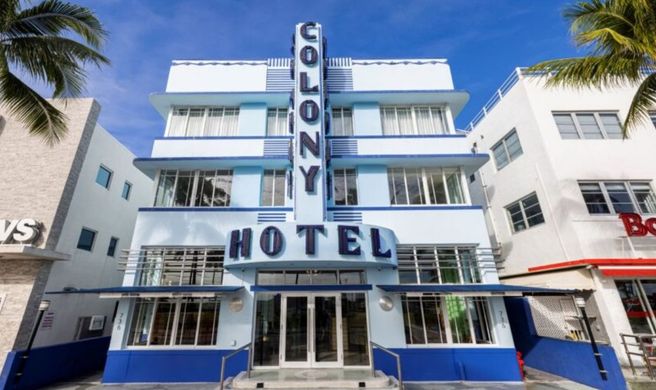 The Colony Hotel Exterior