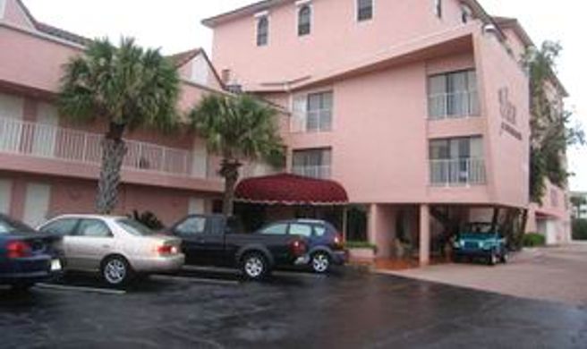 Inn at Cocoa Beach Exterior