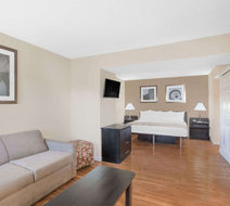 Hawthorn Suites Manchester Suite