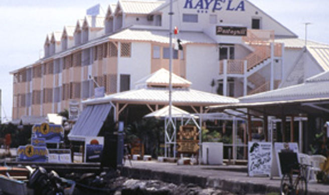 Kaye 'La Hotel Exterior