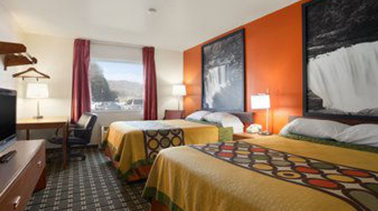 Super 8 Prestonsburg Suite