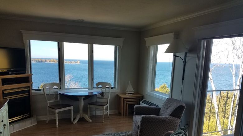 <b>Bay Point Inn Room</b>