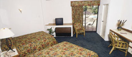 Cascadia Hotel & Conference Center Room
