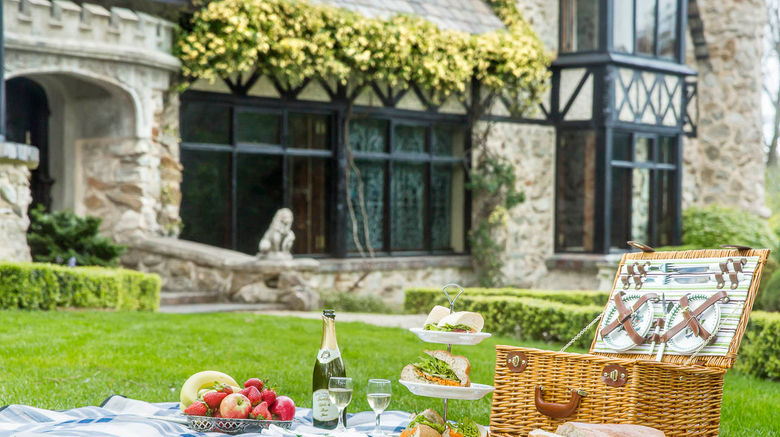 <b>Thorngrove Manor Hotel Restaurant</b>