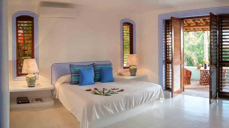 Las Alamandas Room