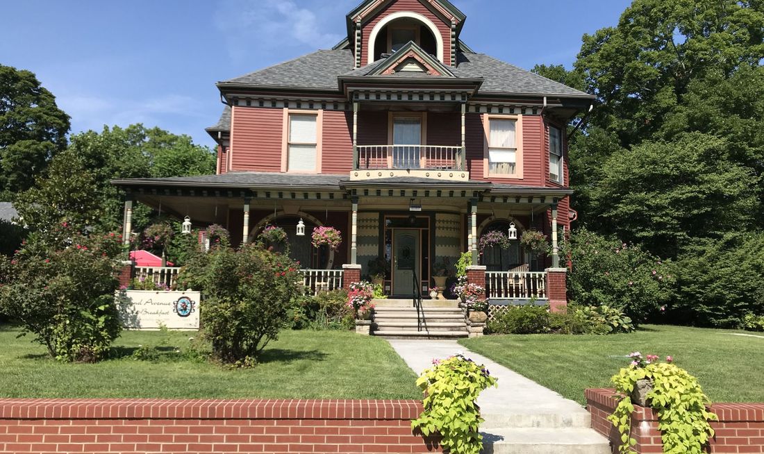 Grand Ave Bed & Breakfast Exterior