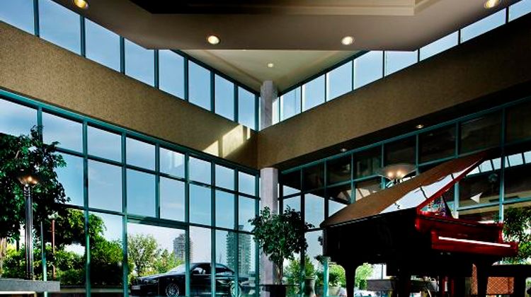 Executive Hotel Burnaby Lobby