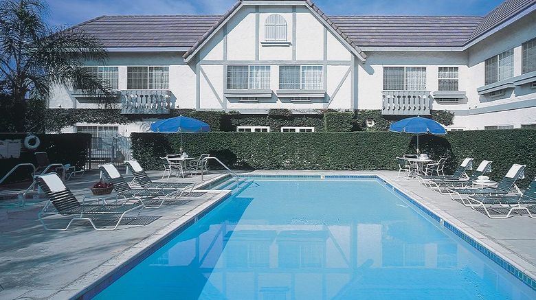 <b>Folk Inn Ontario Airport Spa</b>