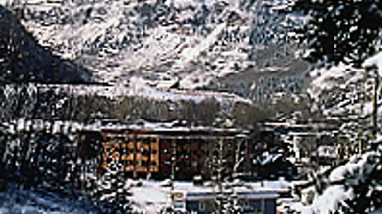 <b>The Ice House Lodge & Condominiums Exterior</b>