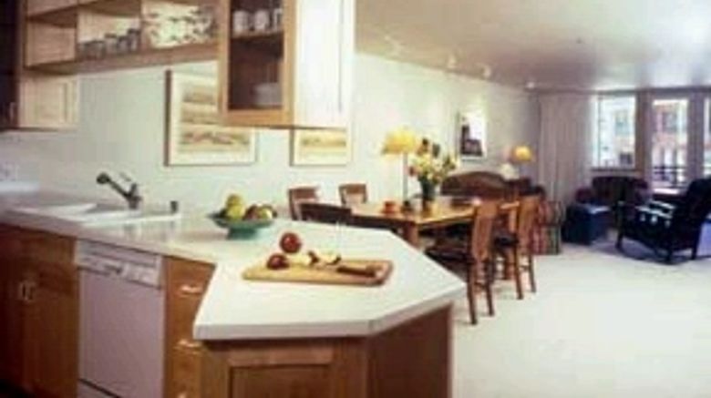 <b>The Ice House Lodge & Condominiums Room</b>