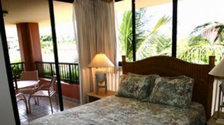 <b>Kahana Falls Maui Room</b>