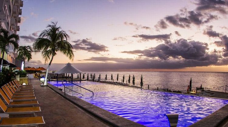 Coral Princess Hotel & Resort Pool