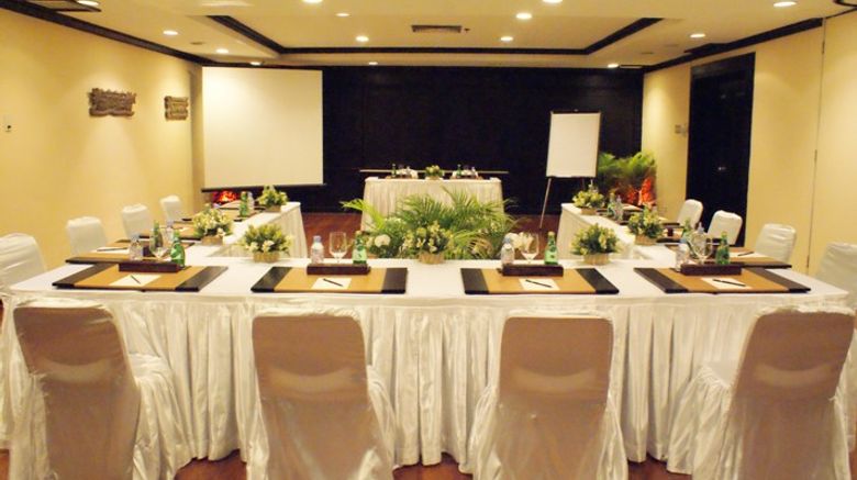 <b>The Royal Beach Seminyak Bali Meeting</b> <b>The Royal Beach Seminyak Bali Meeting</b>