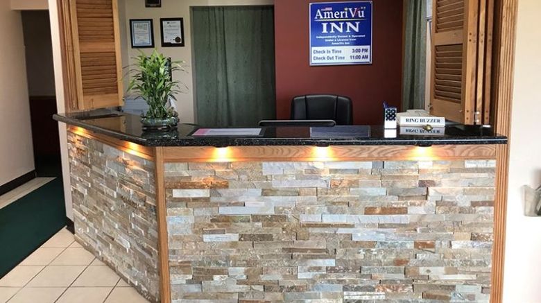 AmeriVu Inn  and  Suites Park Falls Lobby