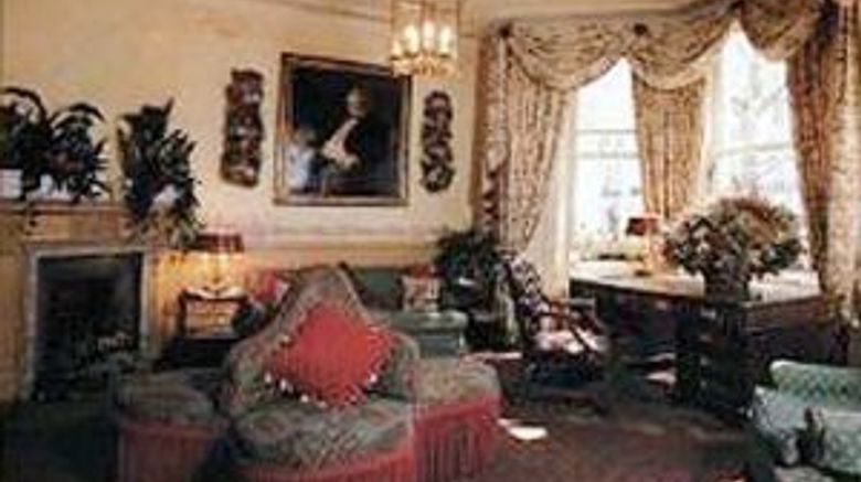 <b>Claverley Court Apartments Lobby</b>