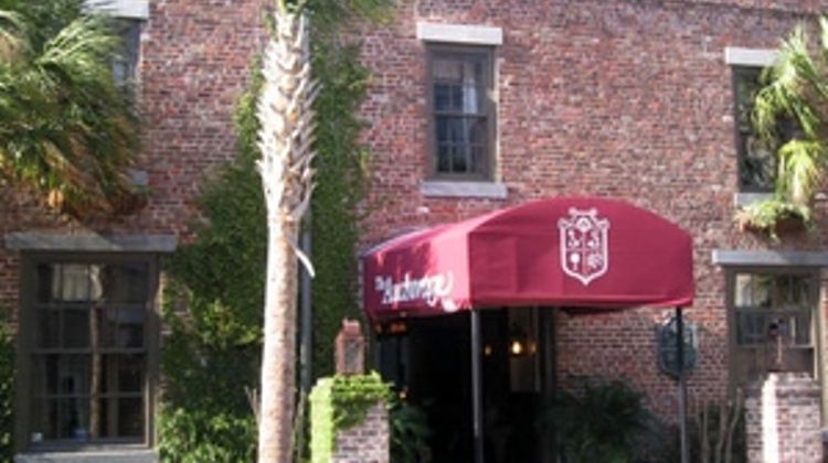 The Anchorage Inn Exterior