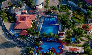 Qualton Club Ixtapa