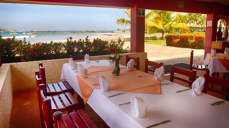 <b>Qualton Club Ixtapa Restaurant</b>