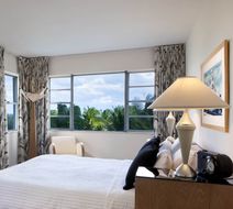 Richmond Hotel Room