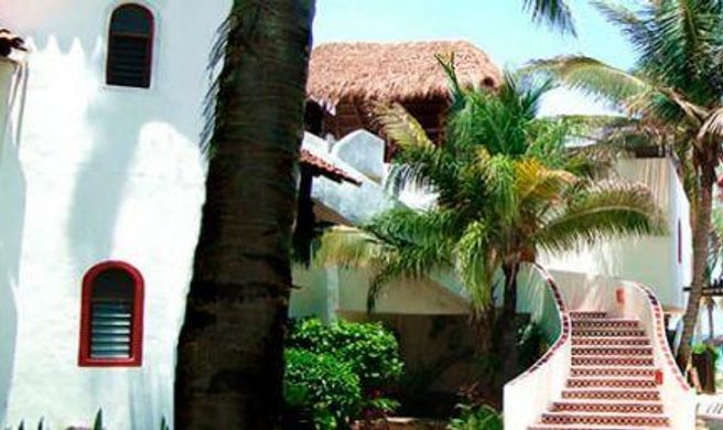 Pelicano Inn Exterior