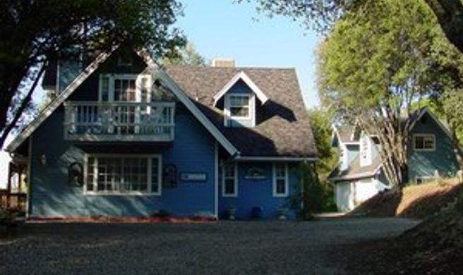 Apple Blossom Inn Bed & Breakfast Exterior
