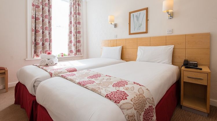 Oliver Plaza Hotel Room