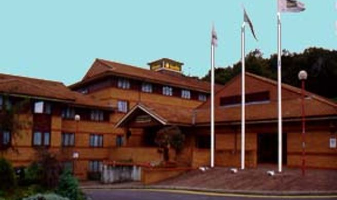 Holiday Inn Cardiff North M4J Exterior