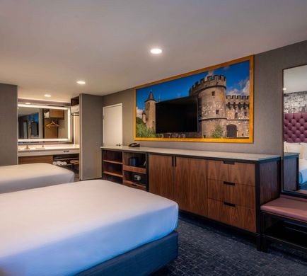 Anaheim Camelot Inn & Suites Room