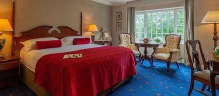 Randles Court Hotel Room