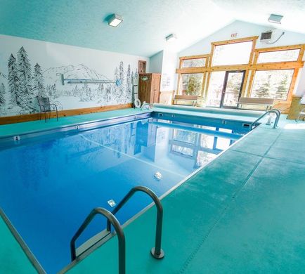 Yellowstone Village Inn Pool