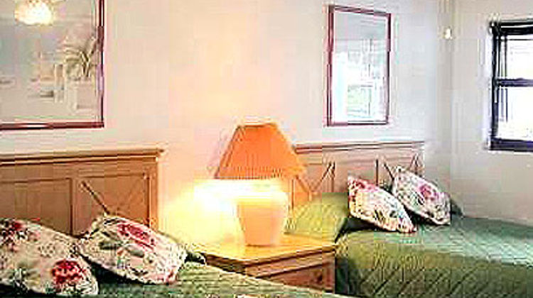 Lake Roy Beach Inn Room