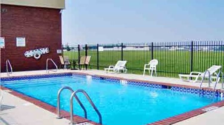 Baymont by Wyndham Greenfield Pool