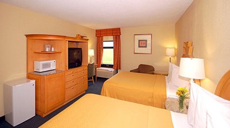 Baymont by Wyndham Greenfield Room