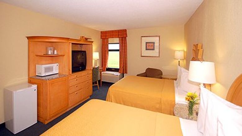 <b>Baymont by Wyndham Greenfield Room</b> <b>Baymont by Wyndham Greenfield Room</b>