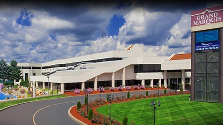 Grand Marquis Waterpark Hotel  and  Suites Exterior