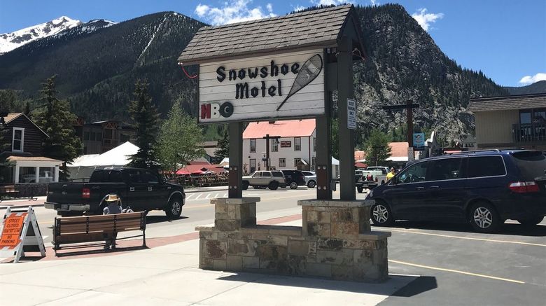 Snowshoe Motel Exterior