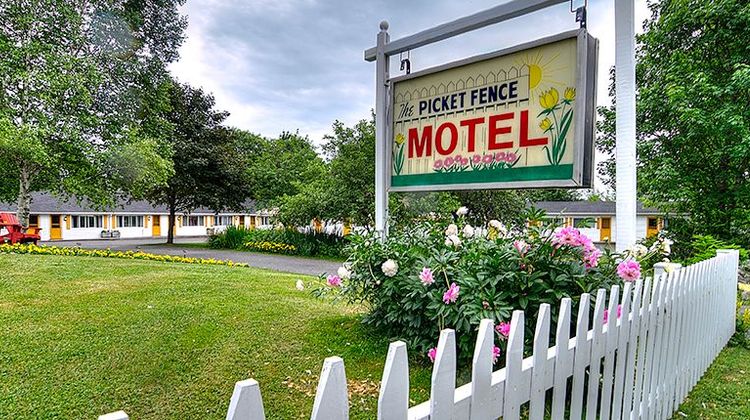 Picket Fence Motel Exterior