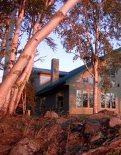 White Water Inn & Waterfront Lodge