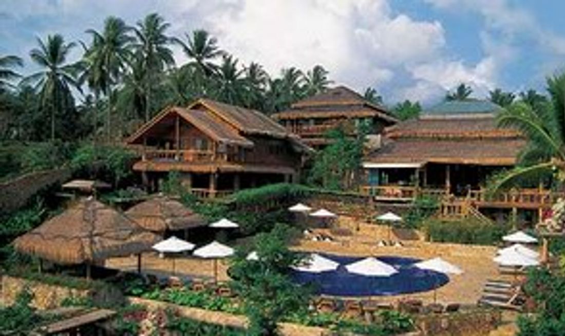 Coral Bay Resort Exterior