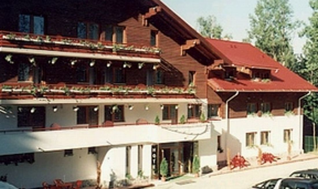 Hotel Tirol Exterior