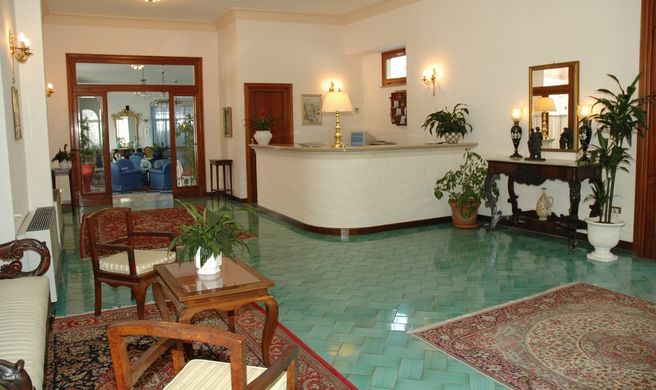 Belvedere Hotel Lobby
