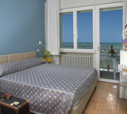 Elizabeth Hotel Room